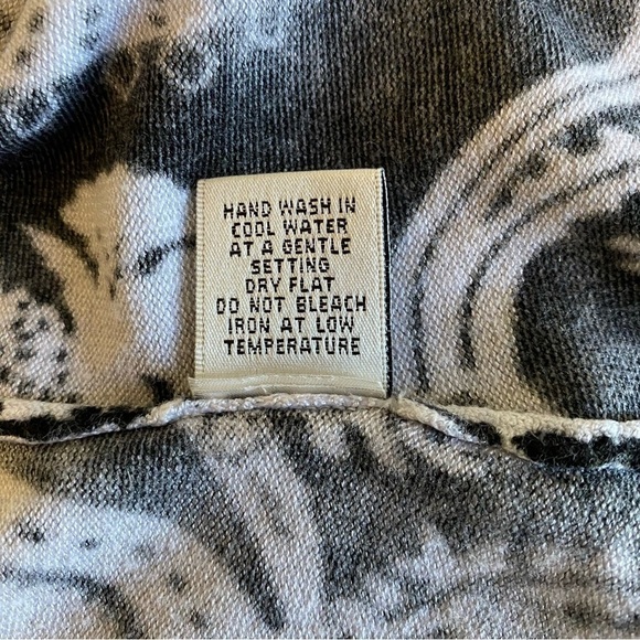 Cache Open Front Paisley Black and White Hi Low Point Cardigan Size Small - Picture 6 of 7
